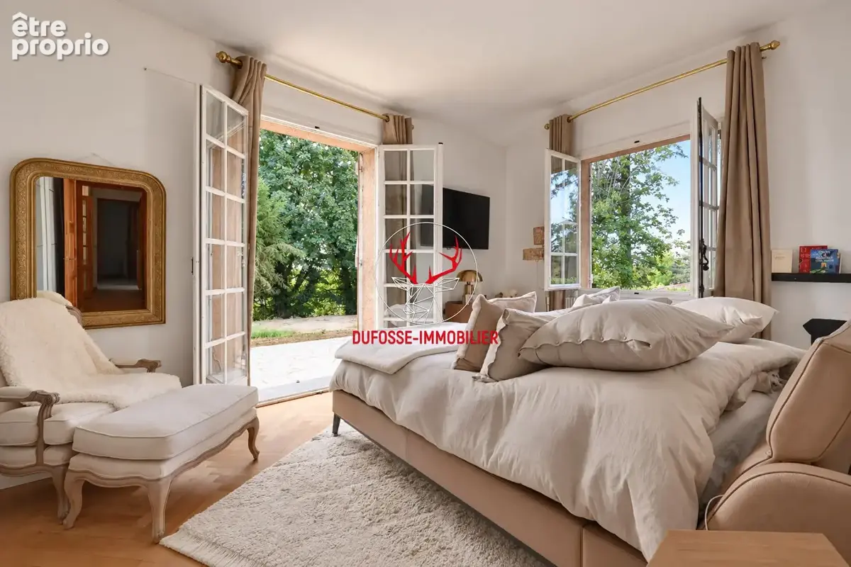 SAINT CYR AU MONT D'OR : Demeure familiale 300m2 avec Vue et terrain de 3200m2 - photo 3