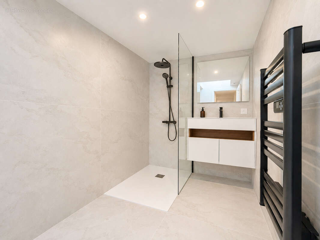 Duplex 3 pièces 96 m2 rénové - résidence bourgeoise - calme absolu - à 5 min à pied des plages - parking - photo 11