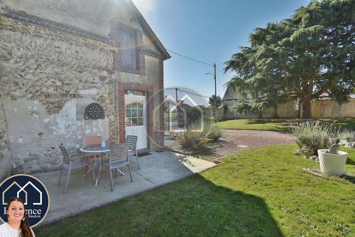 Maison à TREMBLAY-LES-VILLAGES