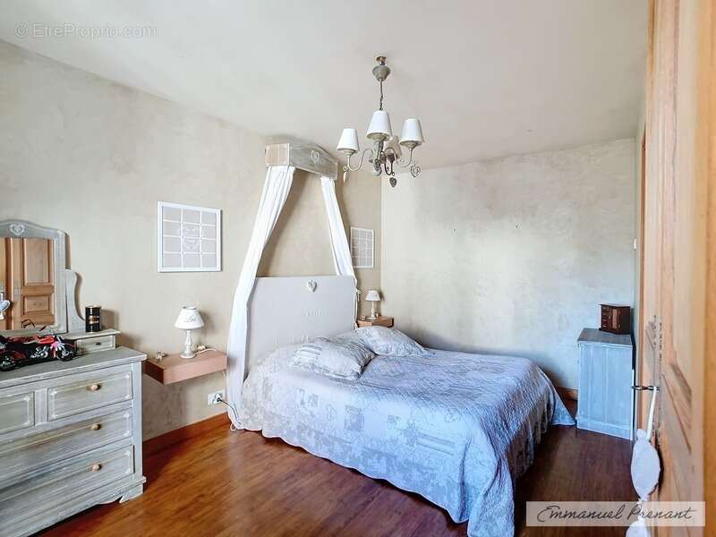 Dpt Loir et Cher (41), à vendre CELLE maison P10 de 210 m² - Terrain de 1 211,00 m² - photo 3