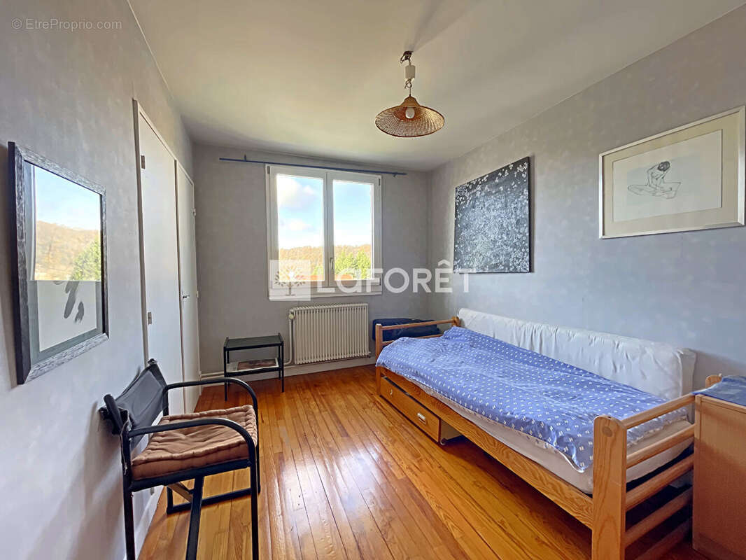 Maison à LE CHAMBON-FEUGEROLLES