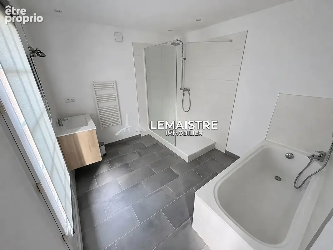 Axe LE HAVRE/YVETOT - Maison 208 m² - 5 chambres - Briques et silex - Double garage - DPE C - photo 8