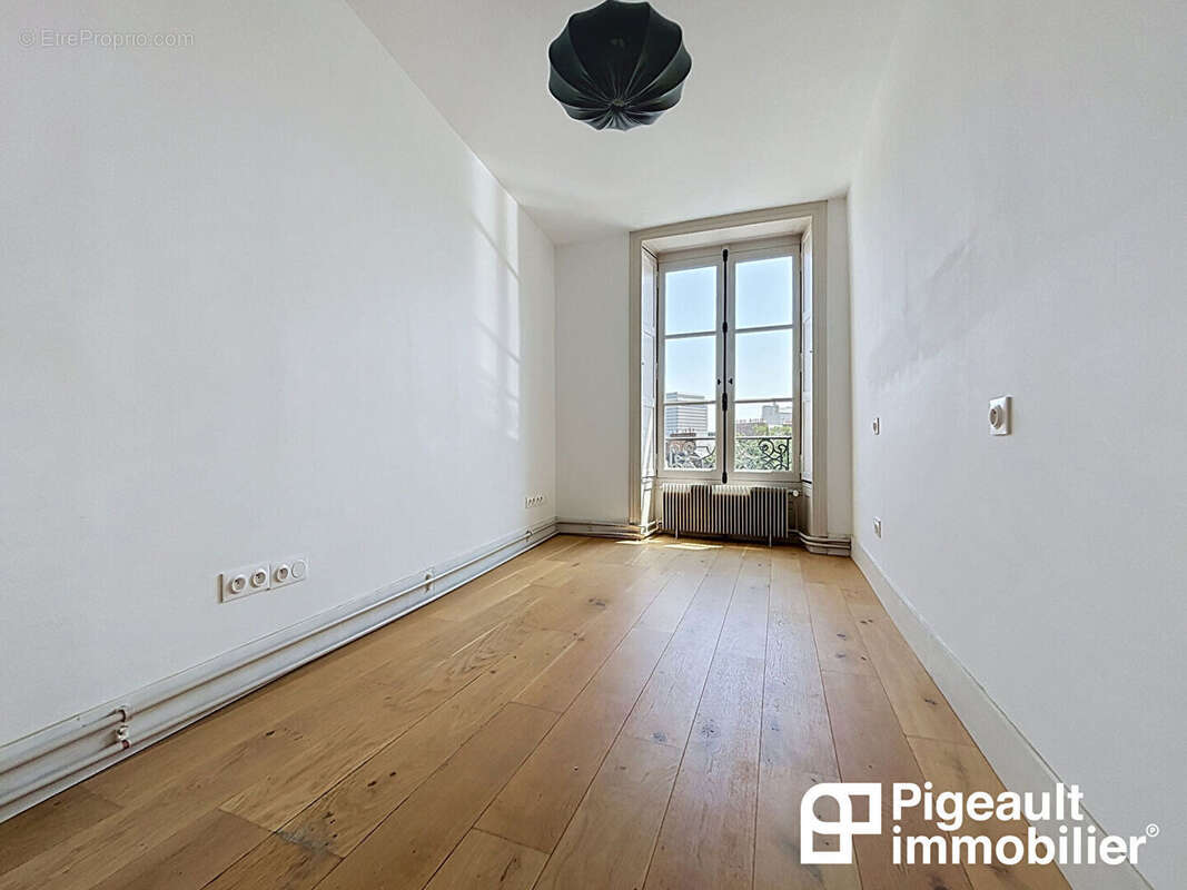 Appartement  T5 à vendre - Rennes - Centre ville - Les halles - 100 m² - Ascenseur - Garage à louer - photo 8