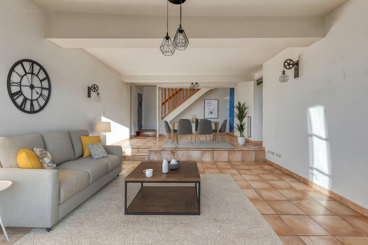 Appartement à SAINT-NAZAIRE-LES-EYMES