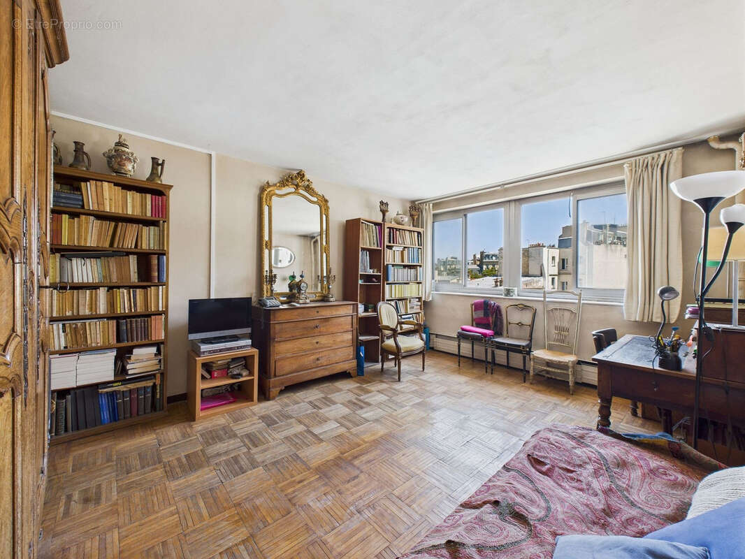 Appartement à PARIS-14E