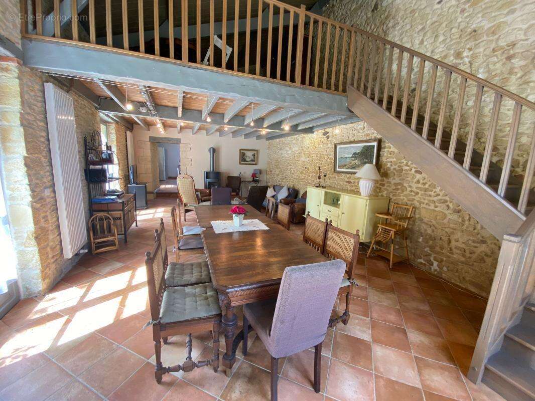Propriété de caractère restaurée avec piscine chauffée, idéale chambres d’hôtes – Sainte-Alvère - photo 7