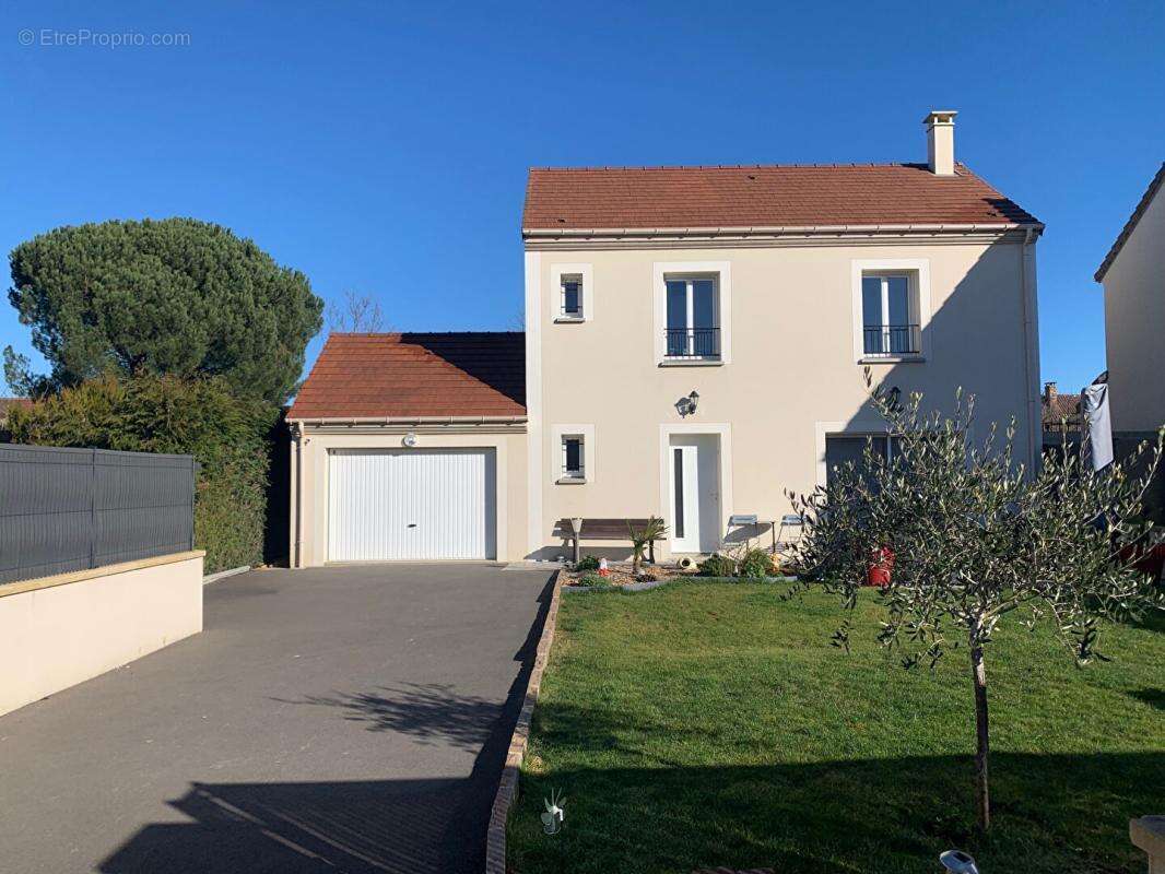 Maison à LE PERRAY-EN-YVELINES