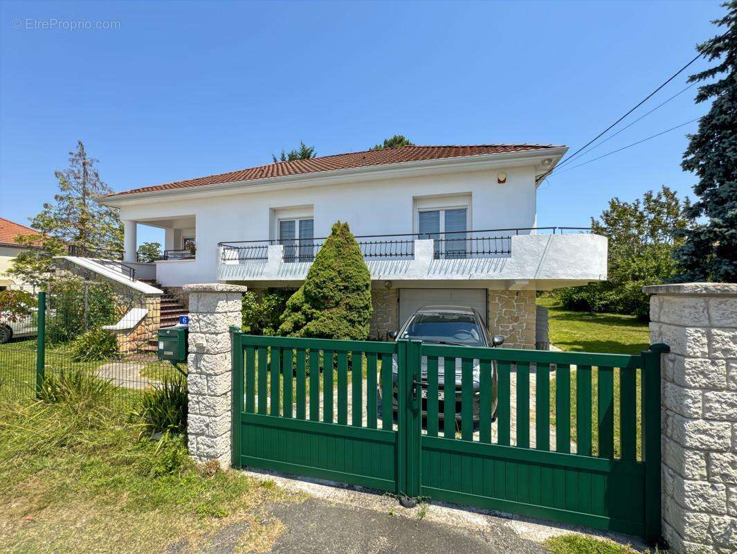 Maison à NEUVIC