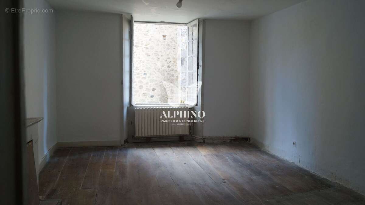 Maison à BUSSIERE-BADIL