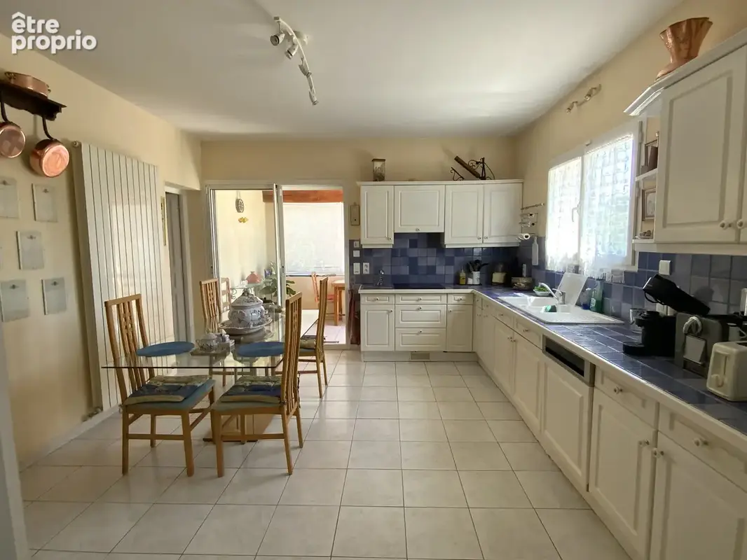 Villa de plain pied sur un terrain de 2300 m2 avec piscine. - photo 10