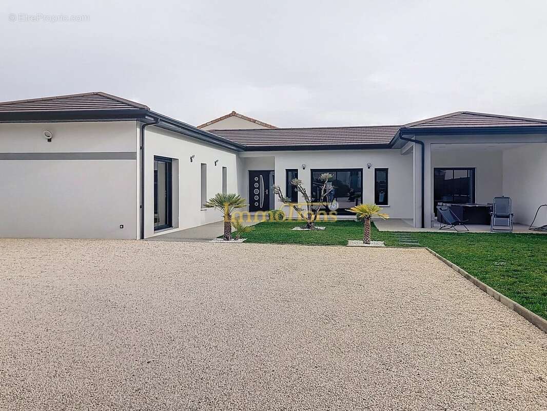 Maison à SAINT-LATTIER