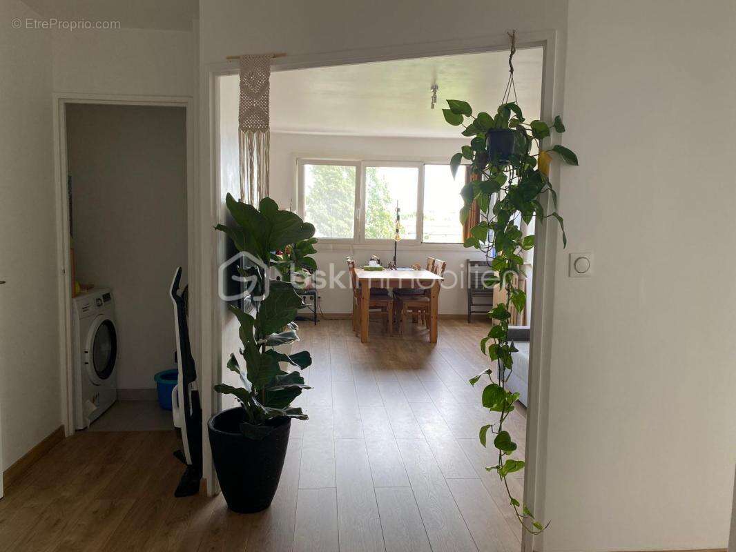Spacieux 4 pièces de 75 m² avec 3 chambres/balcon/ cave et vue dégagée - photo 6