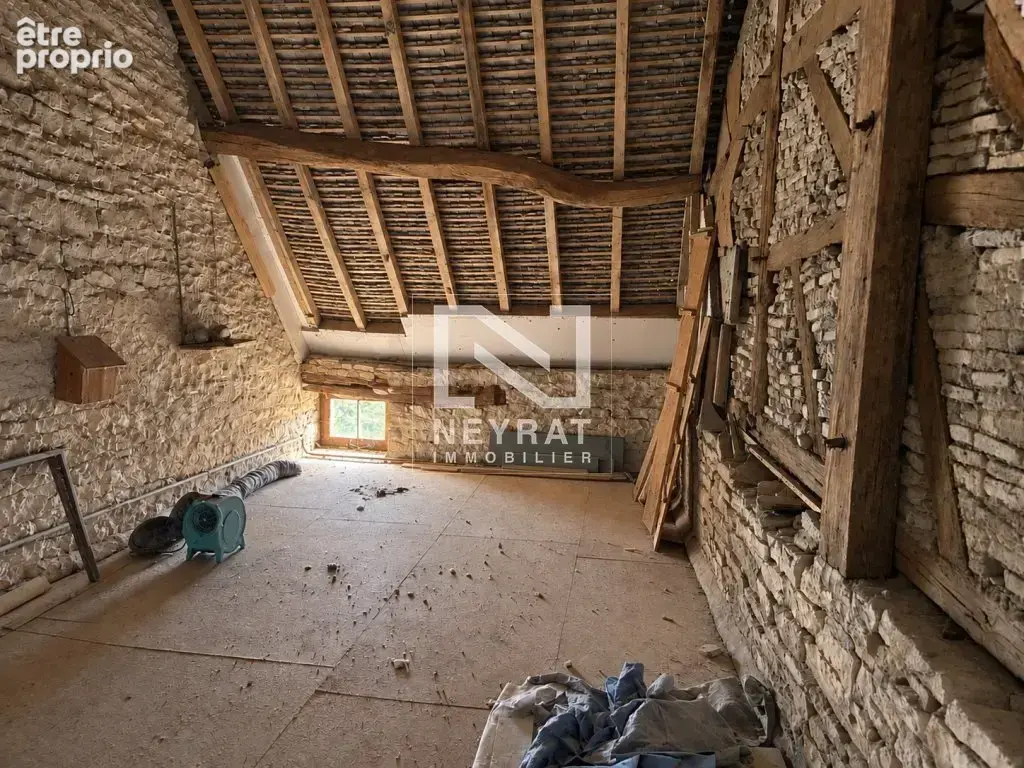 Au calme d'un petit quartier de village, une maison en pierre pleine de potentiel - photo 24