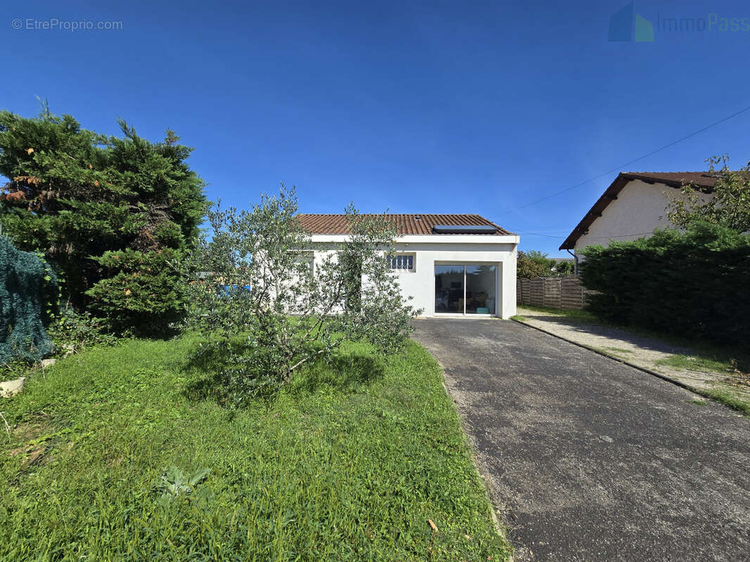Maison à MEYZIEU