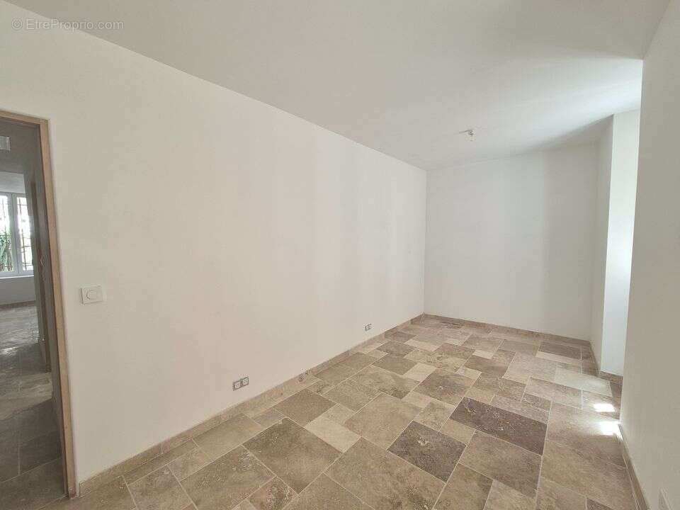 LACIOTAT - APPARTEMENT - belles prestations - Type 2 - proche - Appartement à LA CIOTAT