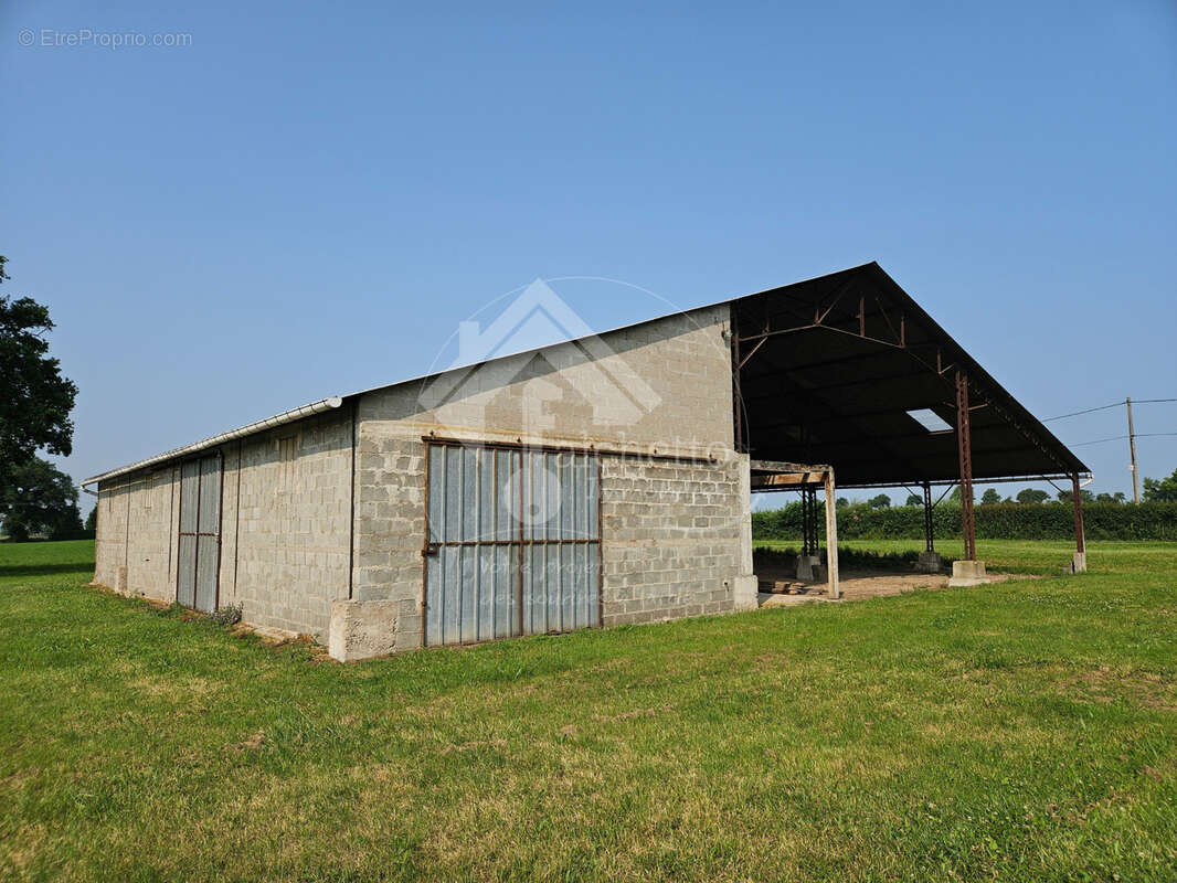 Maison à MONTAIGU-LE-BLIN