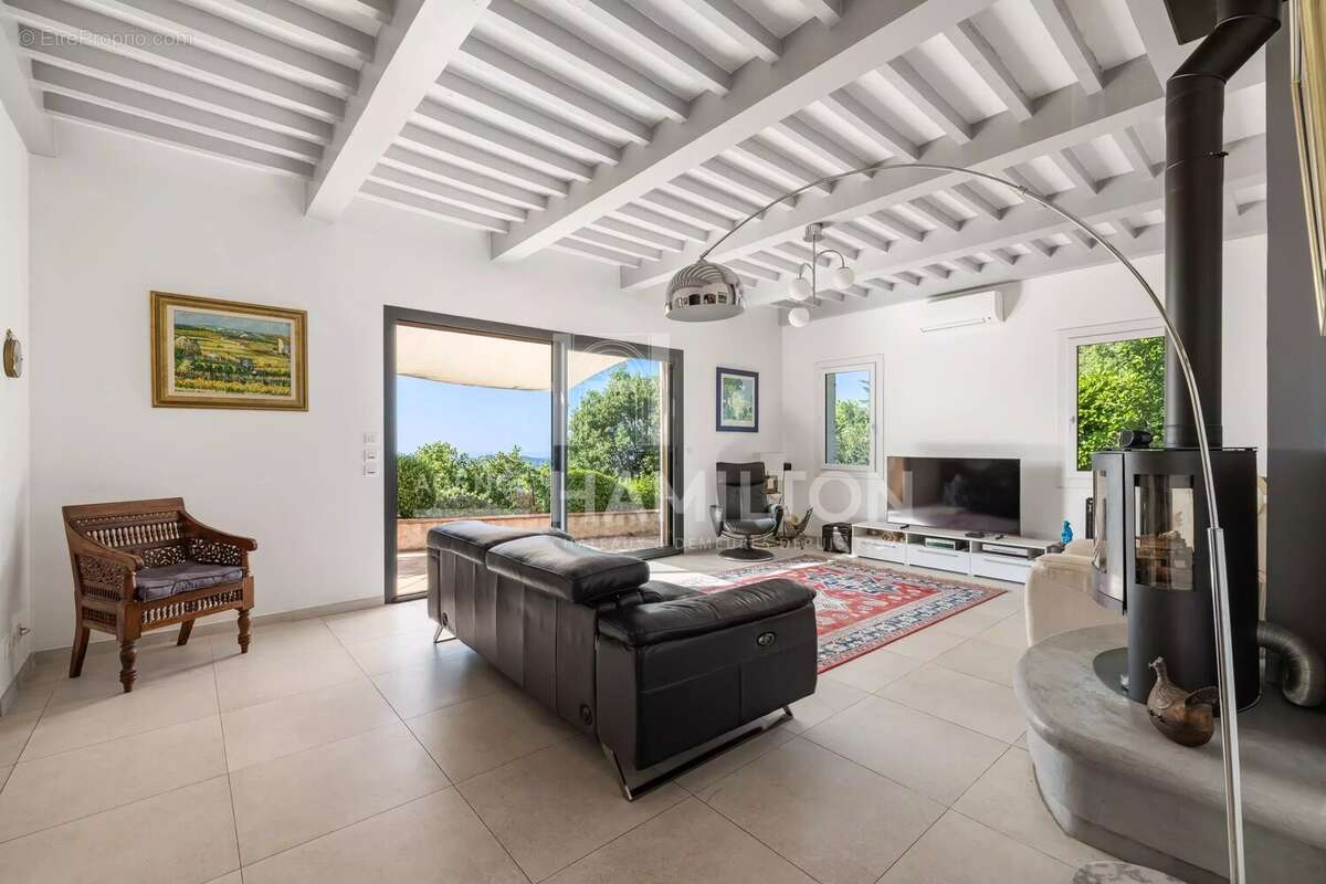 Maison à CHATEAUNEUF-GRASSE