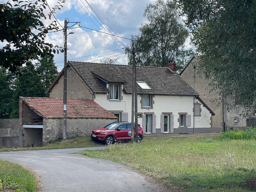 Maison à SAINT-MARCEL-EN-MARCILLAT