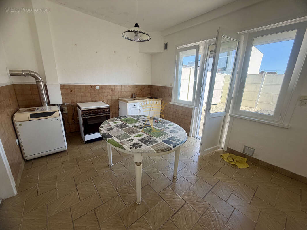Idéal investissement locatif ou première acquisition : Maison à rénover dans un secteur calme de TREPIED - photo 3