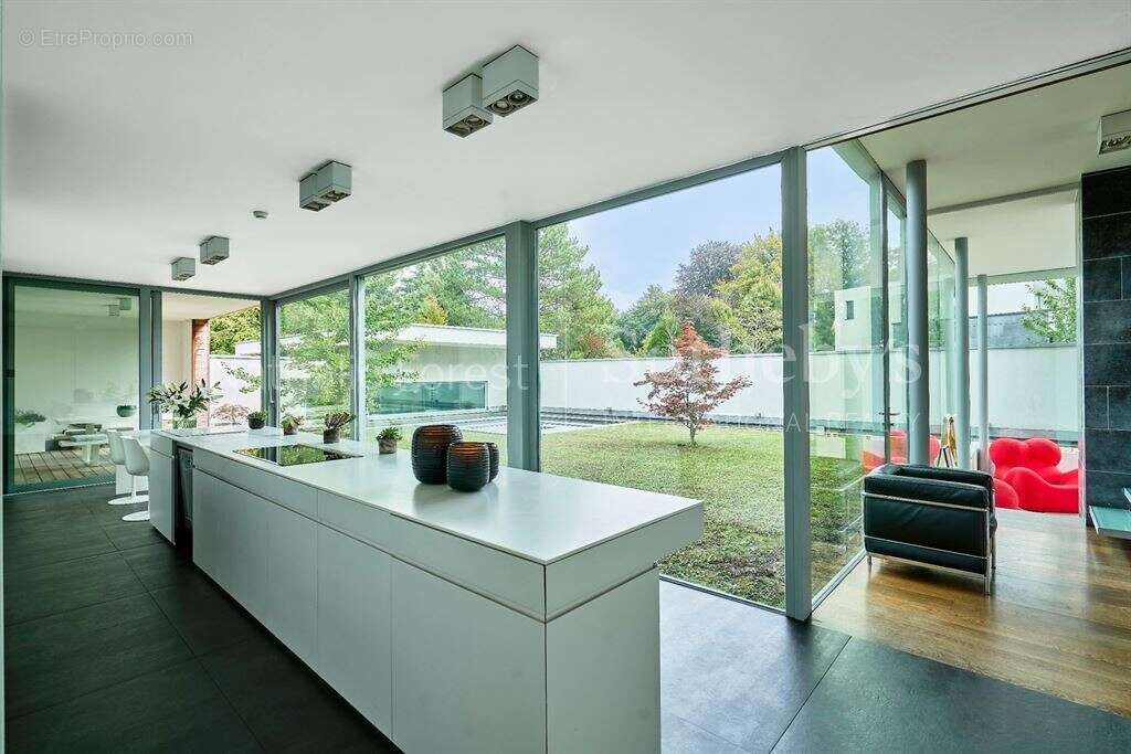 Exclusivité . Bondues  , Rare maison contemporaine sur 3800 m2 , 5 chambres,piscine extérieure. - photo 6