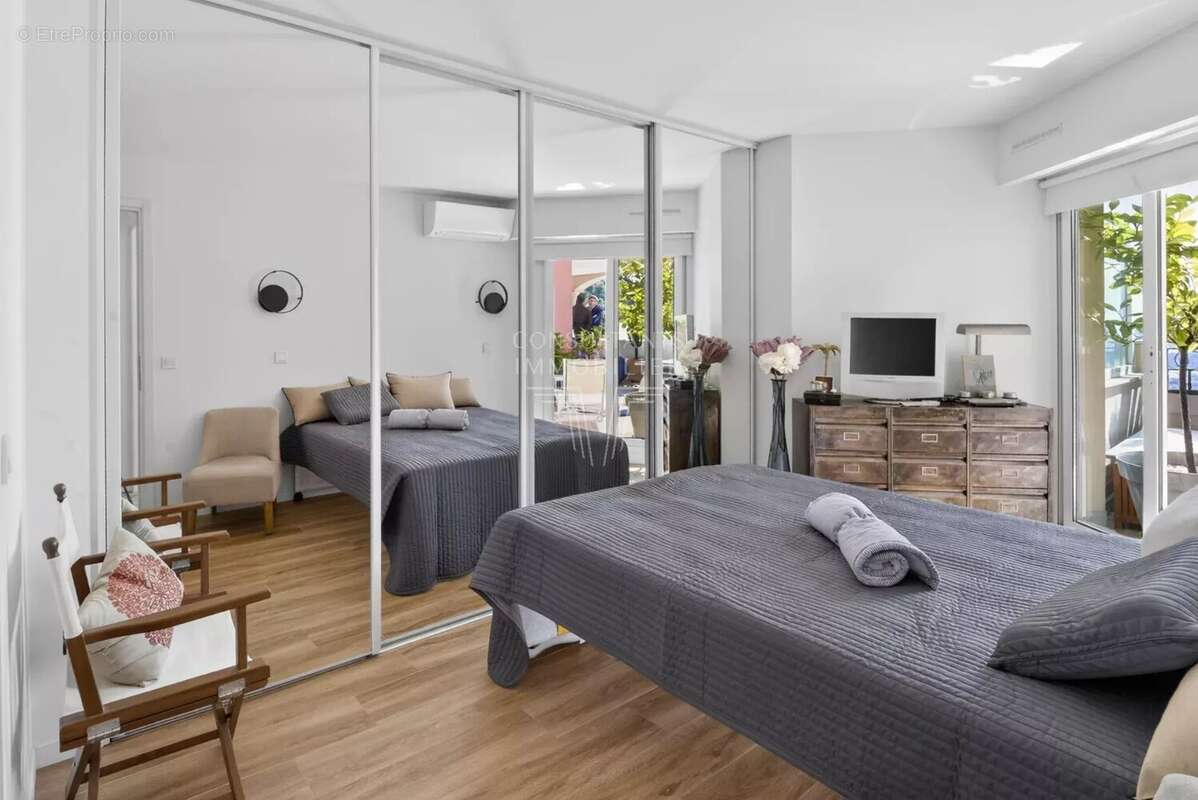 Appartement à MANDELIEU-LA-NAPOULE