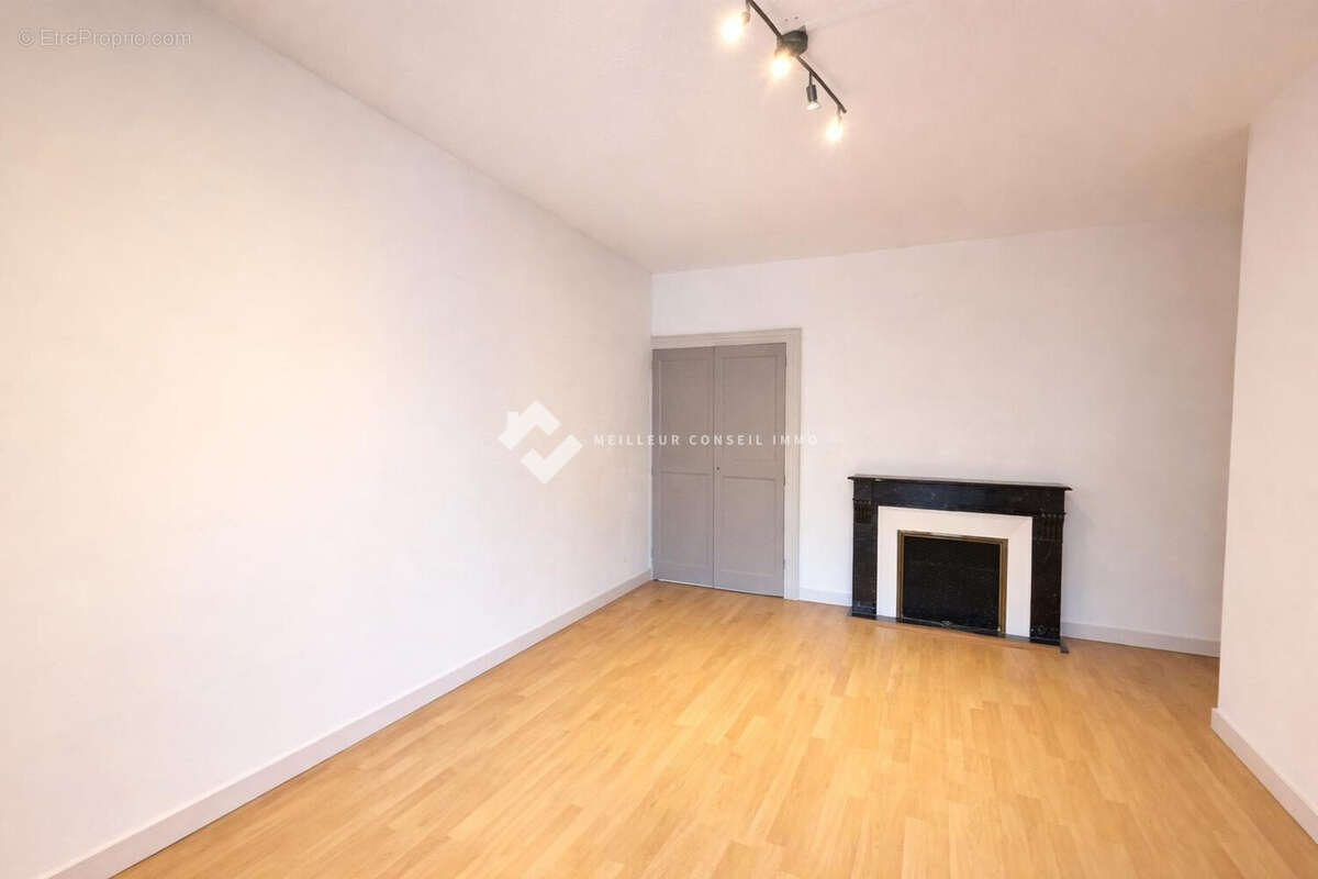 Chambre 1  - Appartement à SAINT-JEAN-DE-MAURIENNE