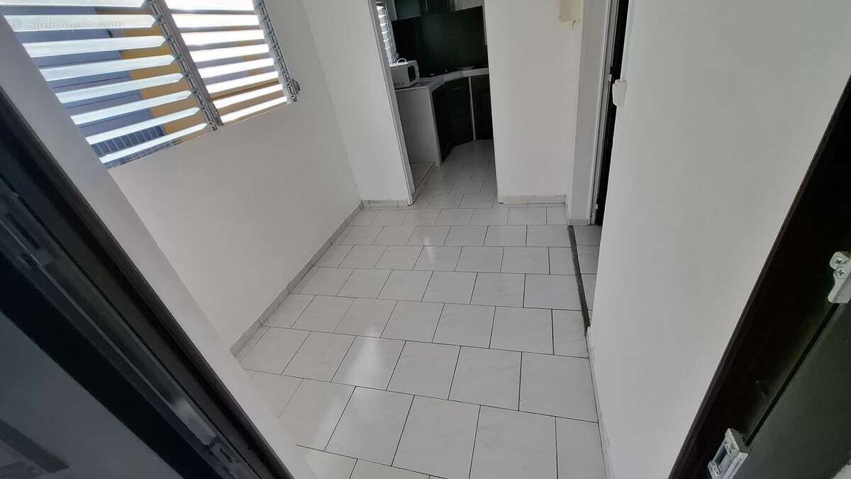 A VENDRE : maison (100 m²) à GOURBEYRE (97113) - photo 25
