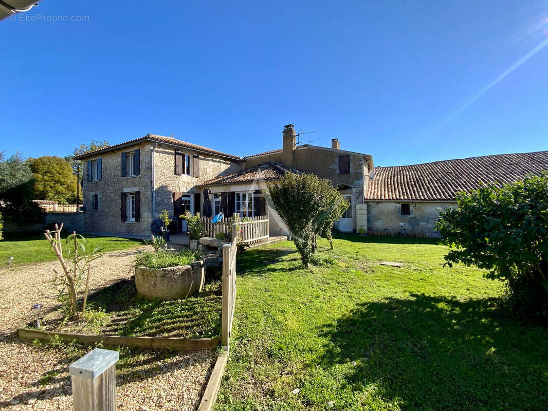 Maison  6 pièce(s) 200 m2 - photo 2