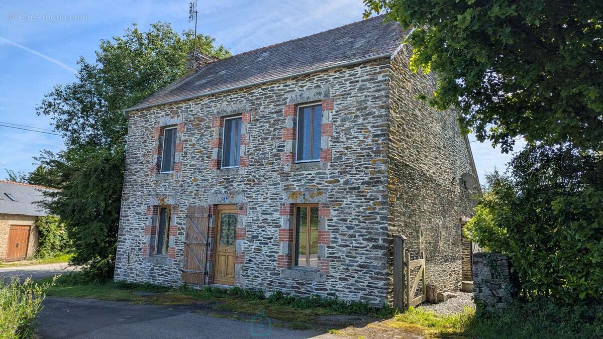 Maison à PLOUGUERNEVEL