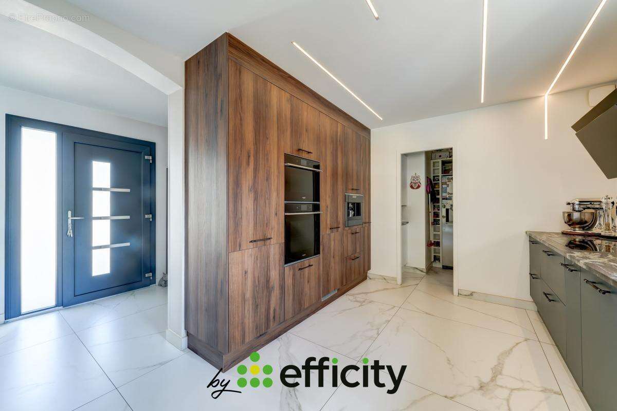Maison 183 m² à Genas  - photo 11