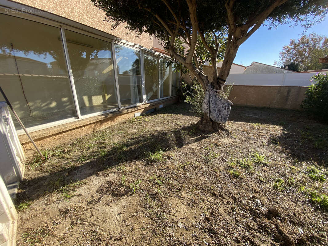 Maison à SAINT-LAURENT-DE-LA-SALANQUE