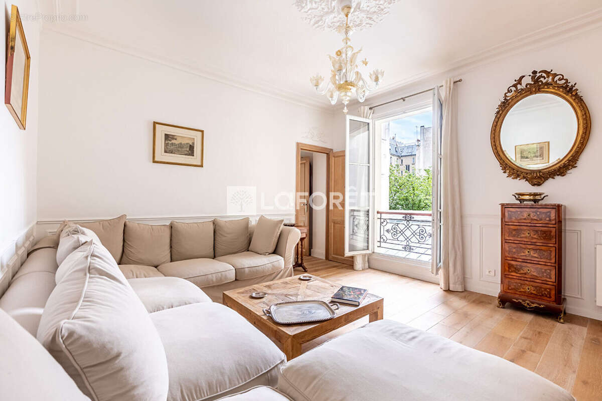 Appartement à PARIS-3E