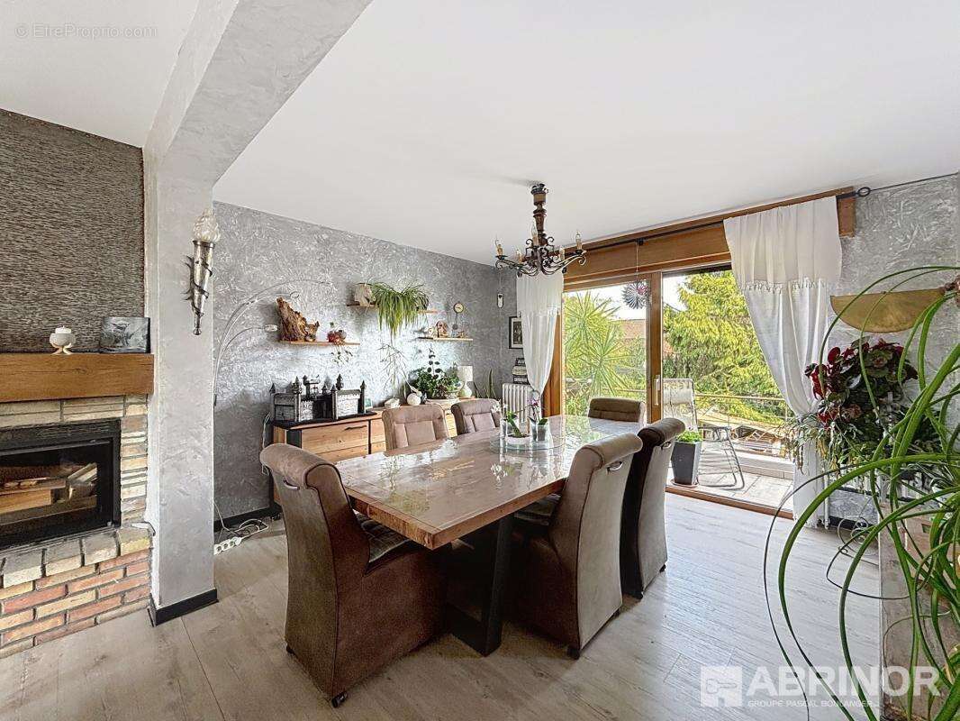 Maison à GONDECOURT