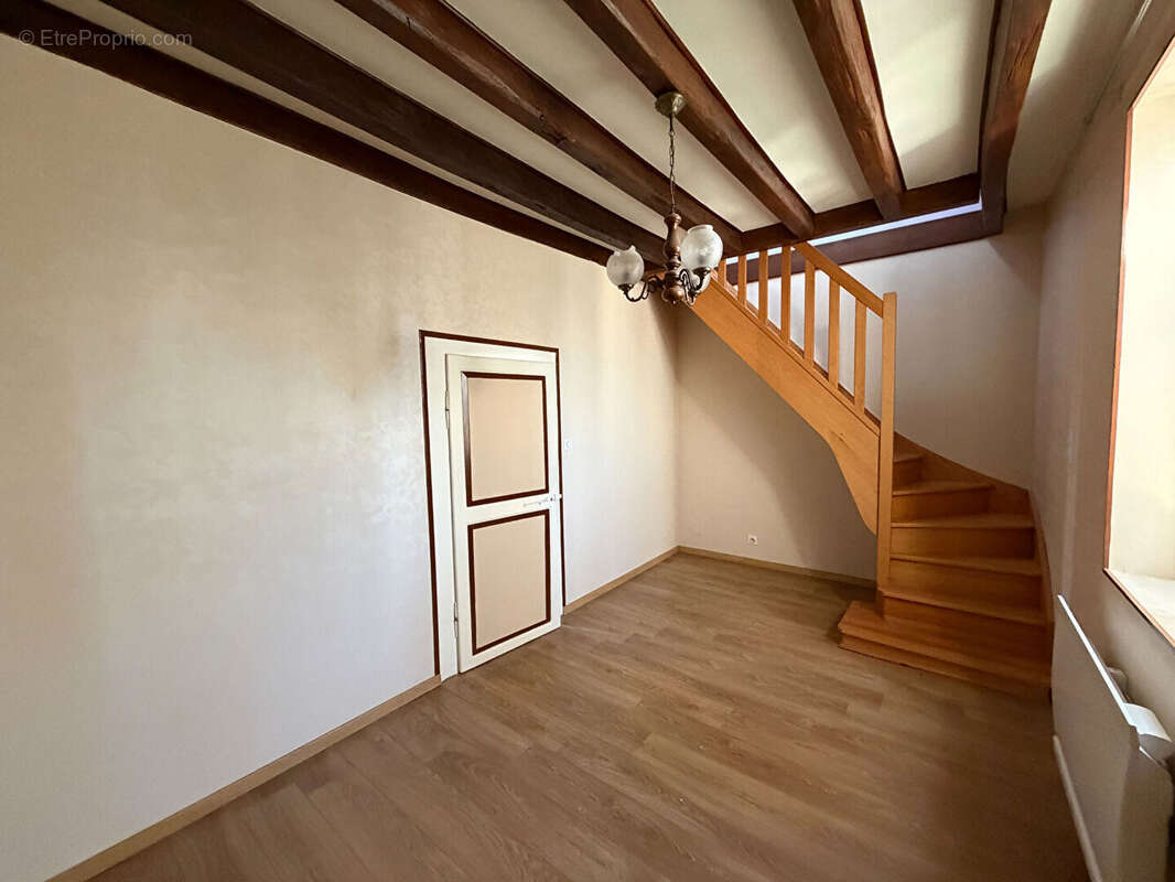 Maison à LA CHAPELLE-SAINT-URSIN