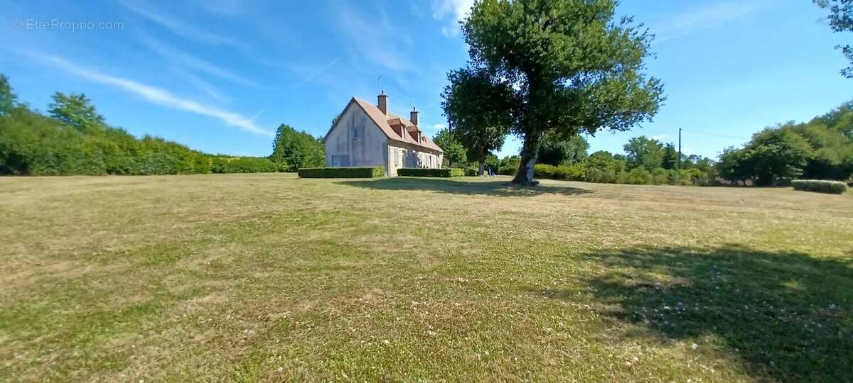 Maison à BOUSSAC-BOURG