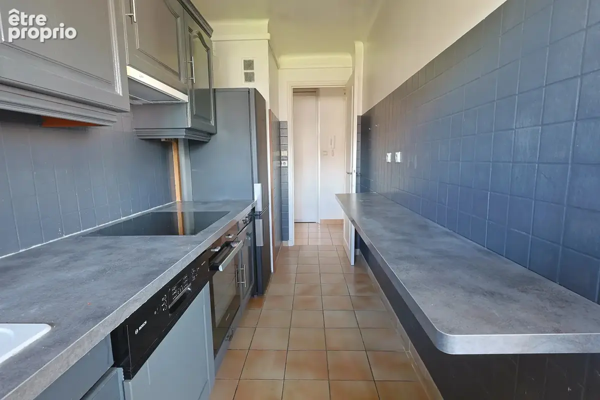 Antibes – Appartement traversant 3/4 pièces en étage élevé, vue mer et verdure - photo 7