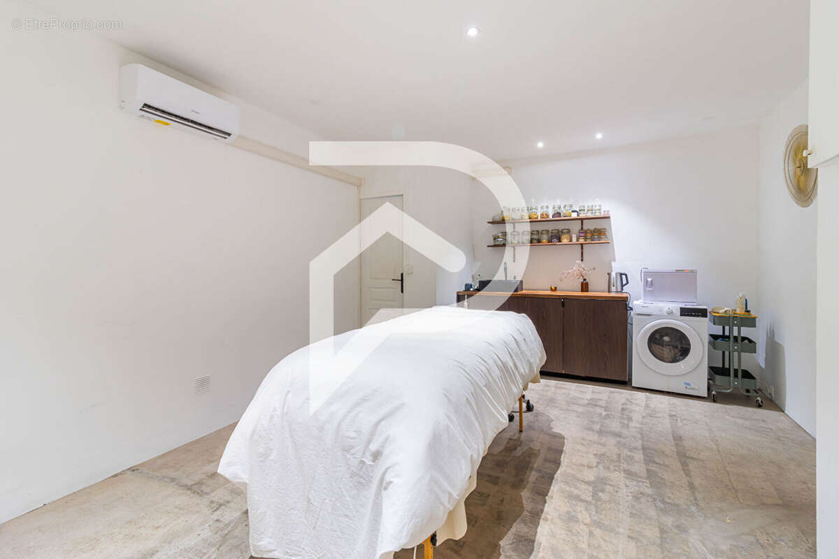 Commerce à MARSEILLE-6E