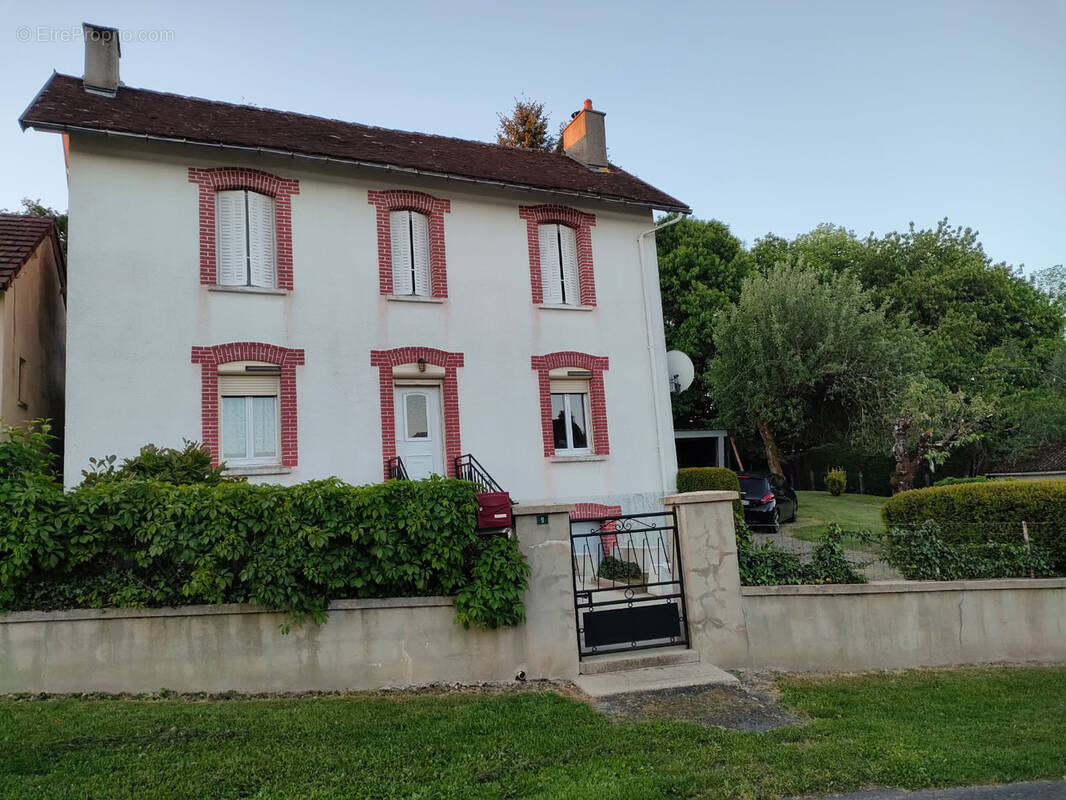 Maison à LADIGNAC-LE-LONG