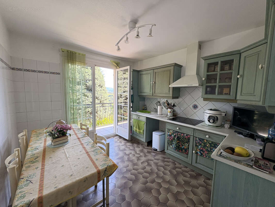 Maison à LA TOUR-EN-JAREZ