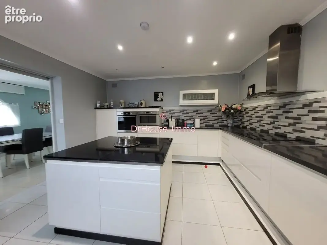 Maison 10 pièces 244 m² à vendre à Courlon-Sur-Yonne (89140) - photo 4