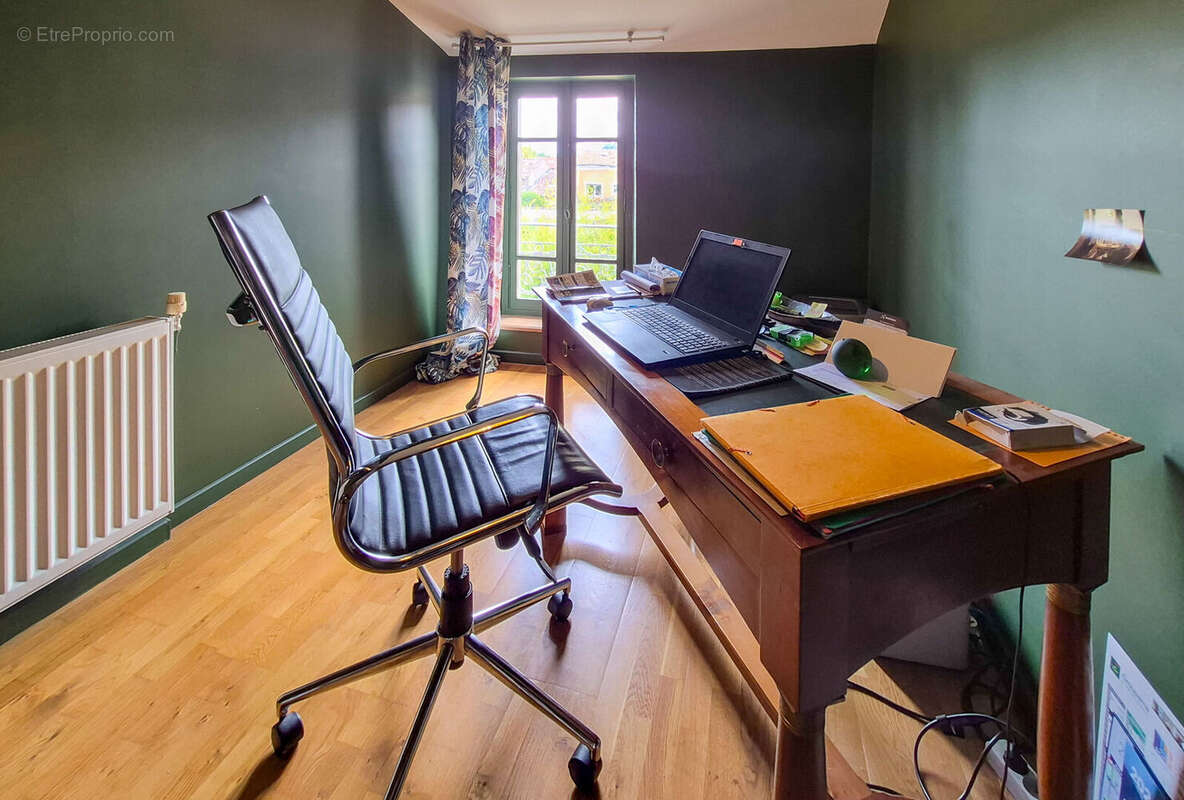 Bedroom/office