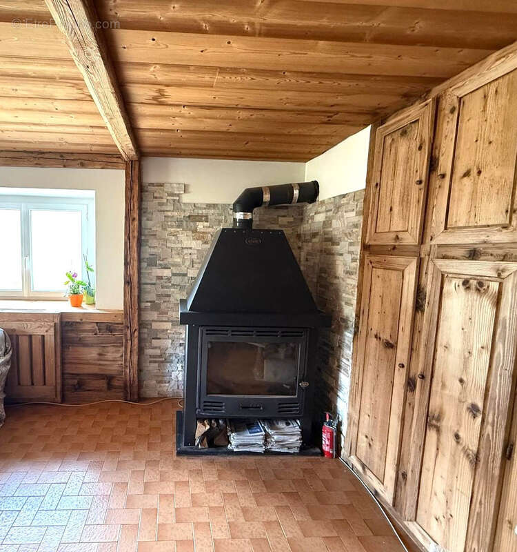 Maison à LA RIVIERE-ENVERSE