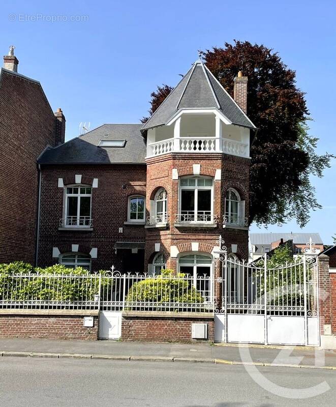 Maison à SAINT-QUENTIN