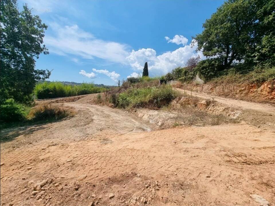 Terrain à PEYMEINADE