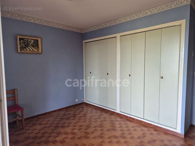 Maison à SAINT-JULIEN-LES-ROSIERS