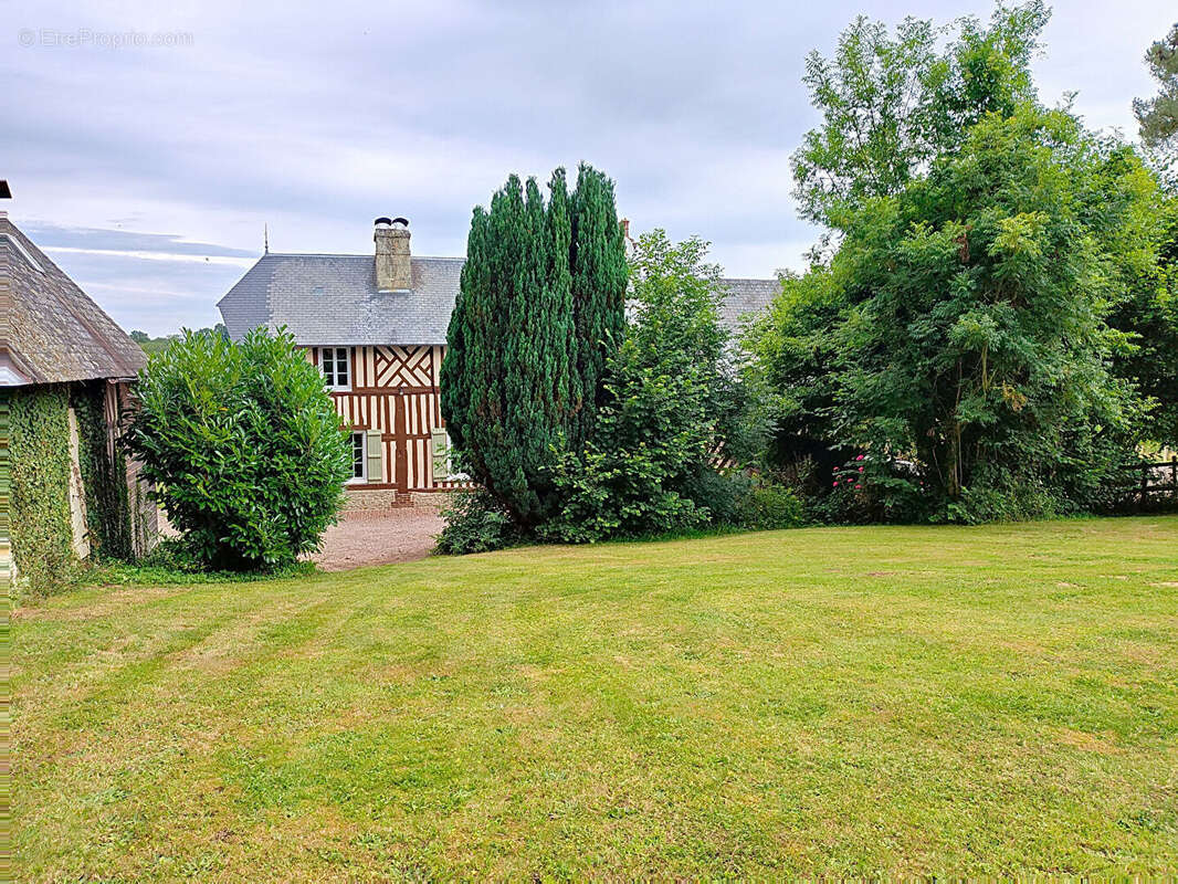 Maison à CRESSEVEUILLE