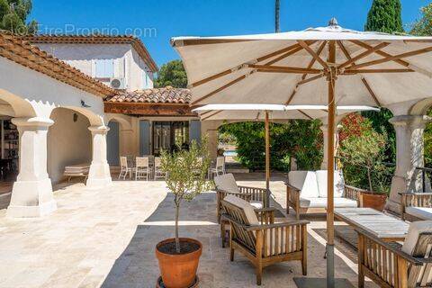 Maison à SAINT-CYR-SUR-MER