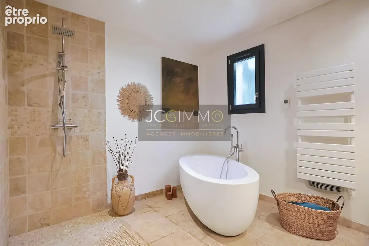 Carqueirane - villa t6 183 m2 vue mer dominante et panoramique avec studio - photo 24