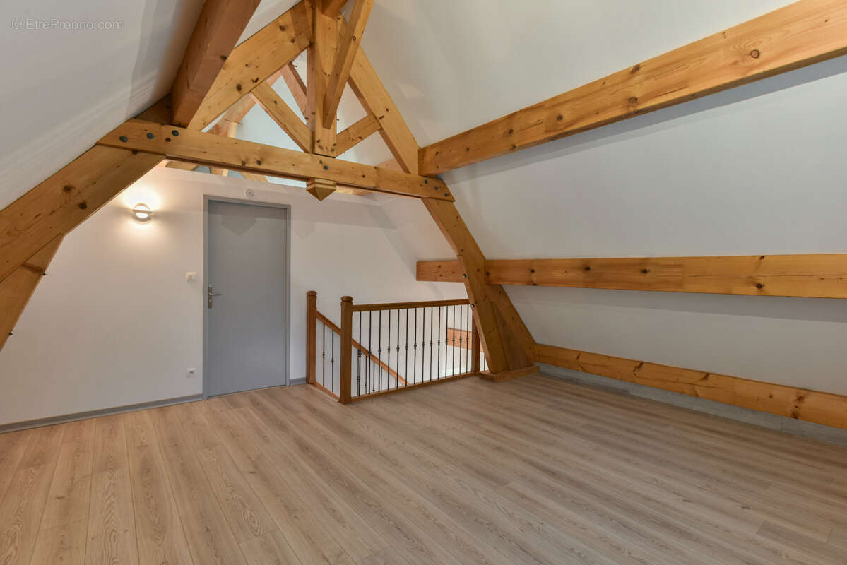 Maison contemporaine, 6 pcs, 3 chambres, 104m2, 5485m2 terrain et garage - photo 10