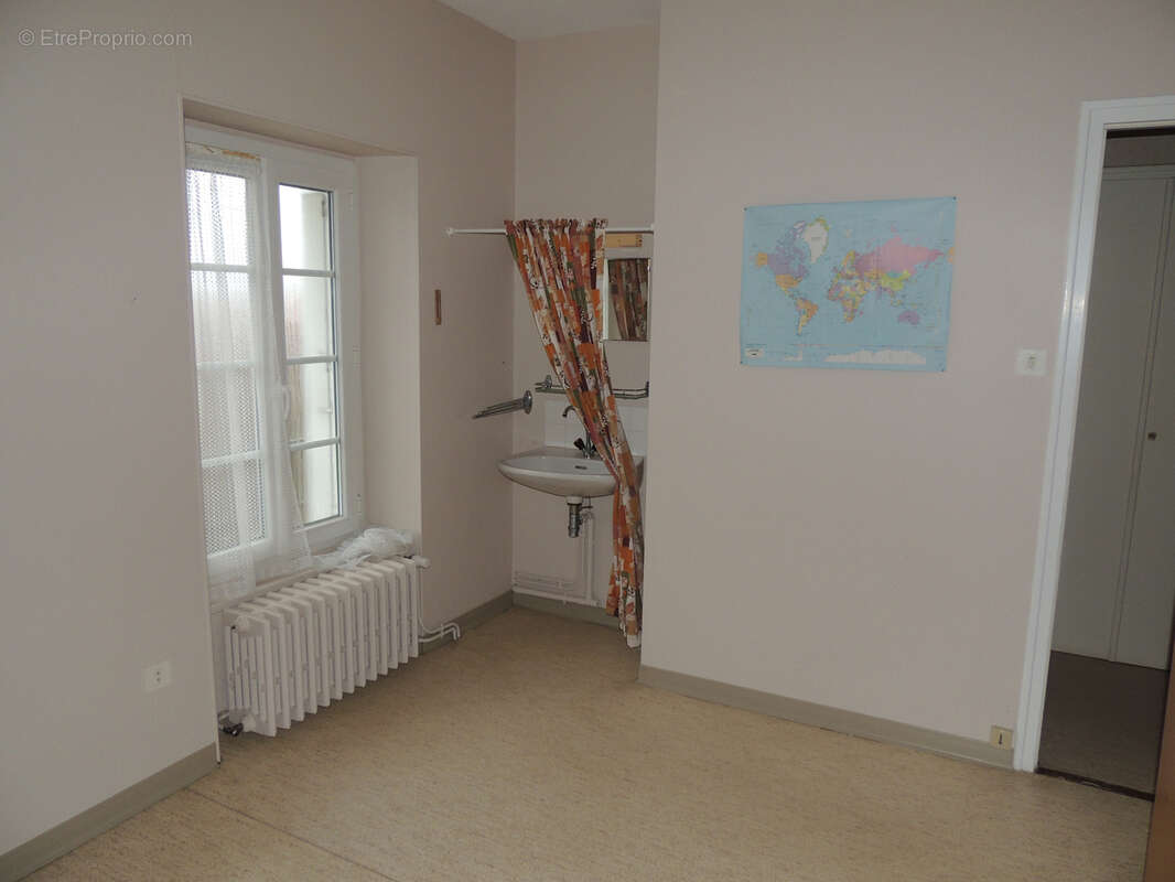 Maison à SAINT-MARTIN-DES-NOYERS